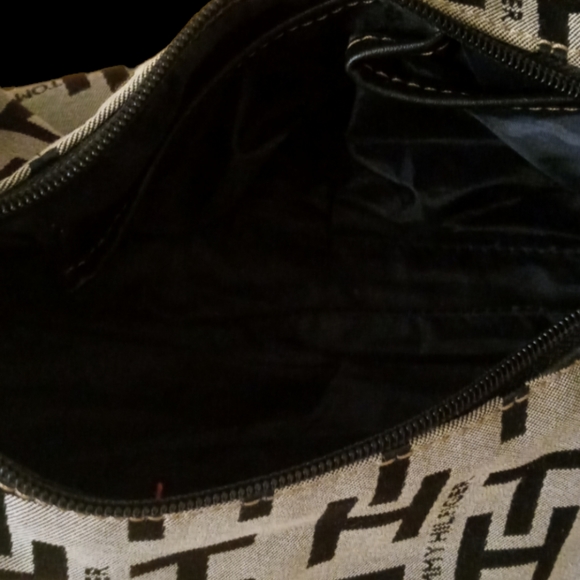 Tommy Hilfiger clutch purse - Picture 8 of 13